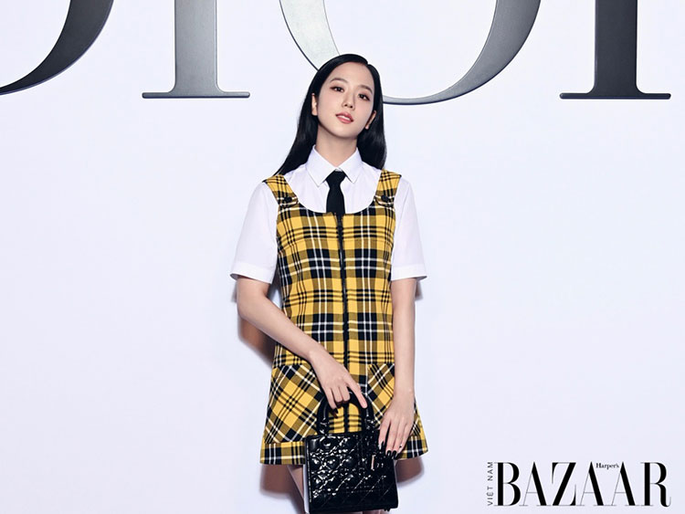 Jisoo diện váy nhà Dior trong so diễn thu đông 2022