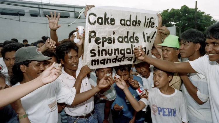 Người tiêu dùng quay xe ủng hộ đối thủ của Pepsi - Cocacola