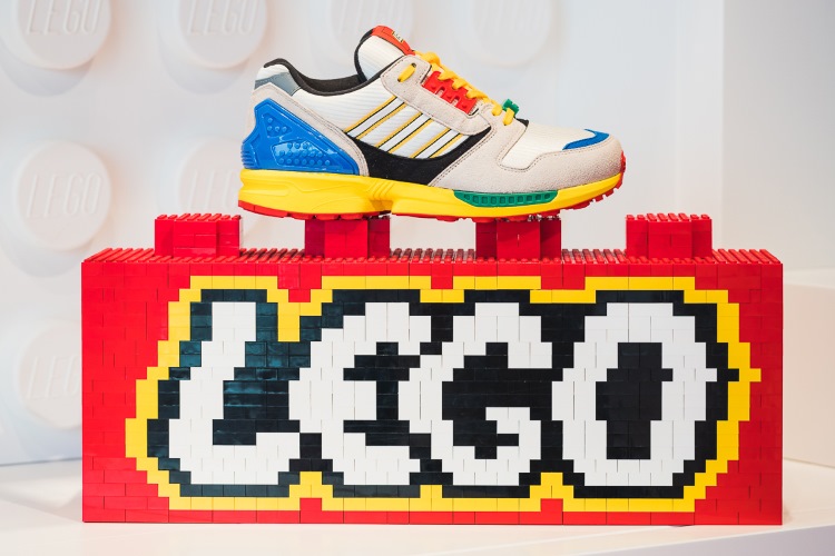 Mẫu giày được Adidas hợp tác với Lego để nhắm đến phân khúc người lớn