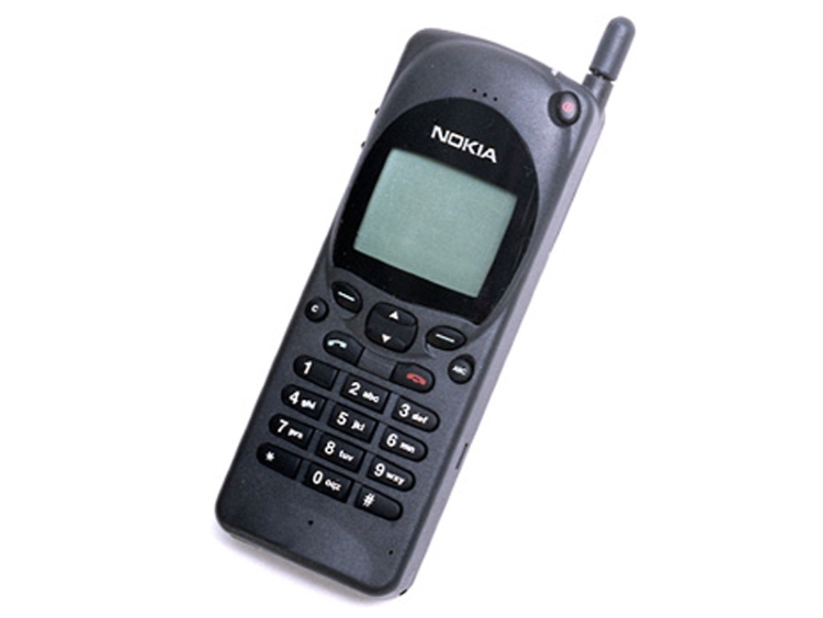 Nokia 2110 (1994) lại được nhớ đến như là điện thoại đầu tiên sử dụng đoạn nhạc chuông nổi tiếng nhất thế giới.