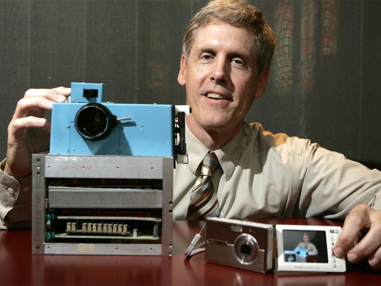Steven Sasson - cha đẻ của chiếc máy ảnh kỹ thuật số đầu tiên