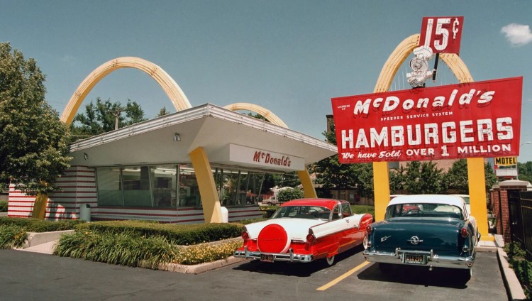 nhà hàng McDonald's đầu tiên
