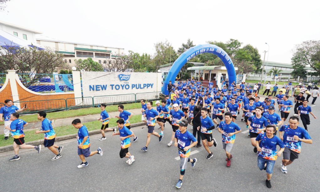 Sự kiện Marathon "Pulppy kỷ niệm 25 năm - Vươn cao vươn xa" với hơn 250 người tham gia. Ảnh: New Toyo Pulppy Việt Nam