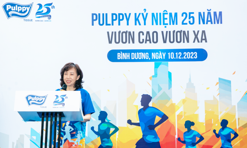Bà Nhan Mỹ Quân - Phó tổng giám đốc Công ty TNHH New Toyo Pulppy Việt Nam phát biểu tại sự kiện. Ảnh: New Toyo Pulppy Việt Nam